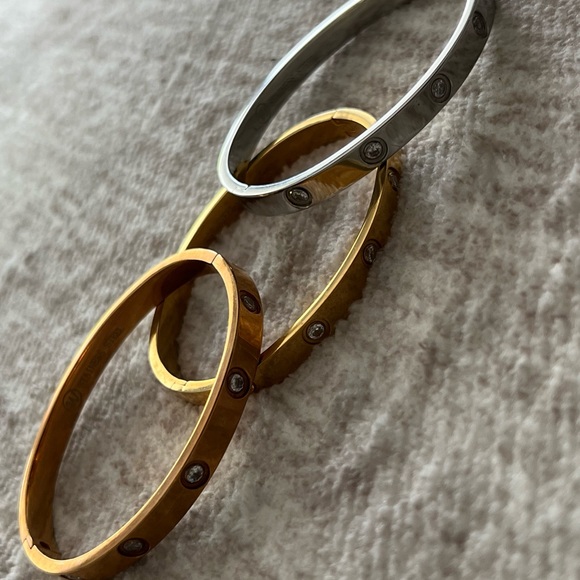 Bracelets - Picture 6 of 12